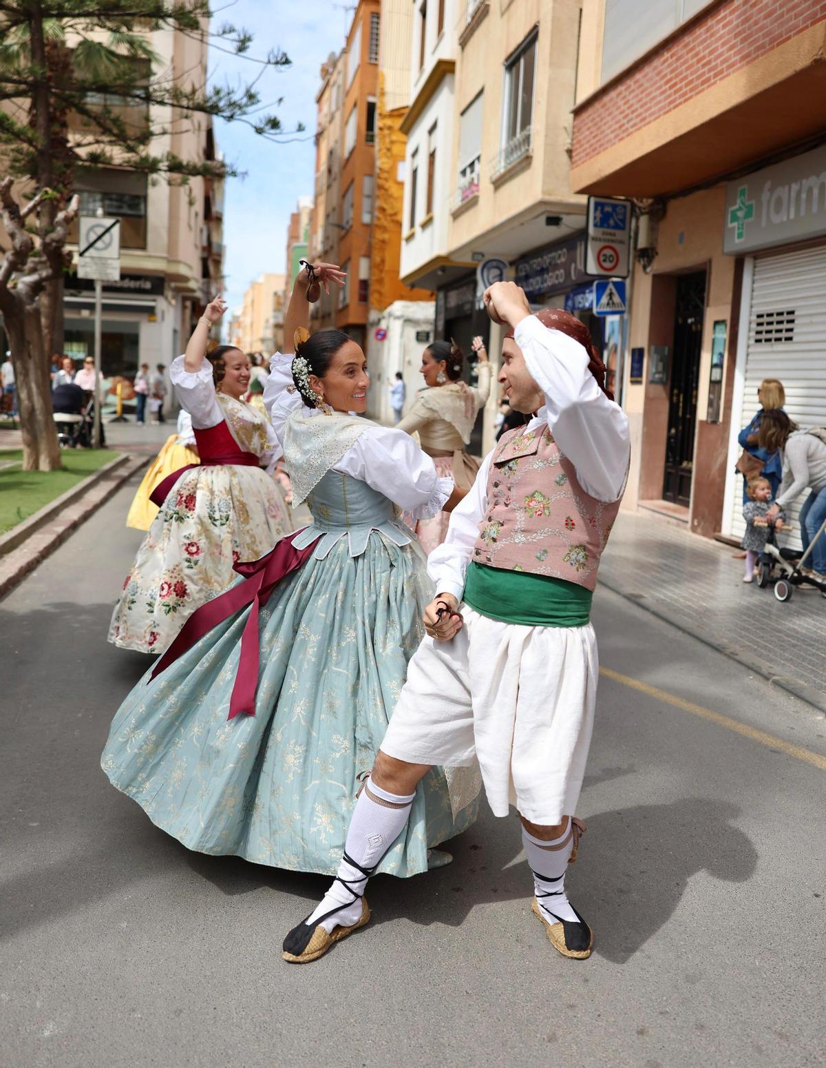 Una pareja en la  III Dansà a la Mare de Déu dels Desemparats.