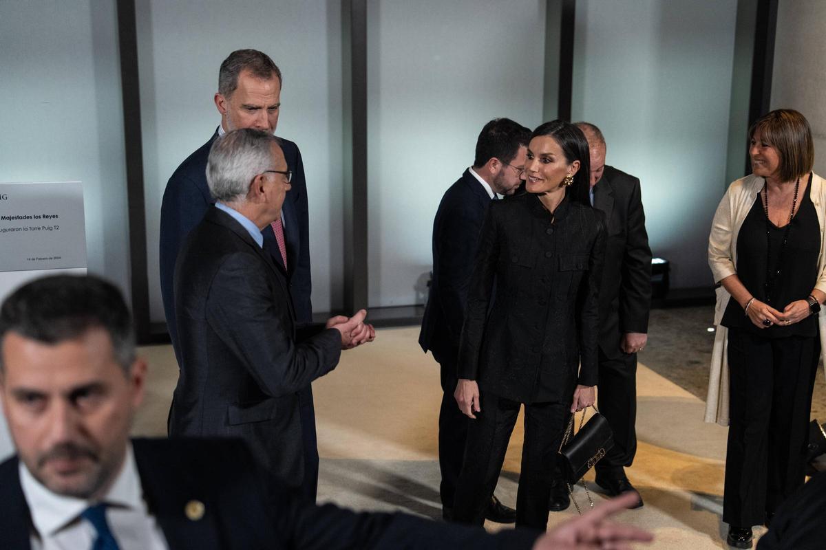 Los Reyes Felipe y Letizia durante la inauguración de la segunda torre de la compañía Puig, en LHospitalet de Llobregat.