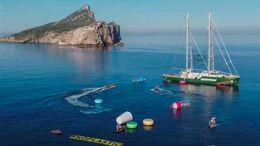 Greenpeace realizó una protesta este verano en Mallorca para alertar sobre la contaminación por plástico.