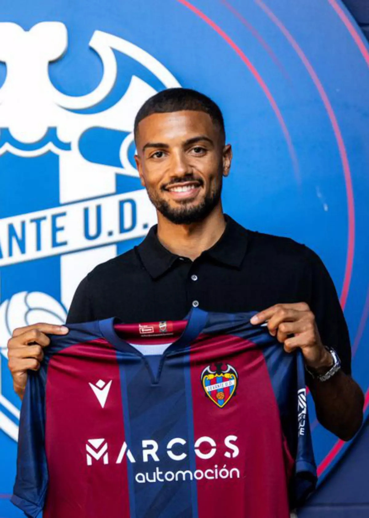 Jeremy Toljan tanca la banda dreta per dos temporades