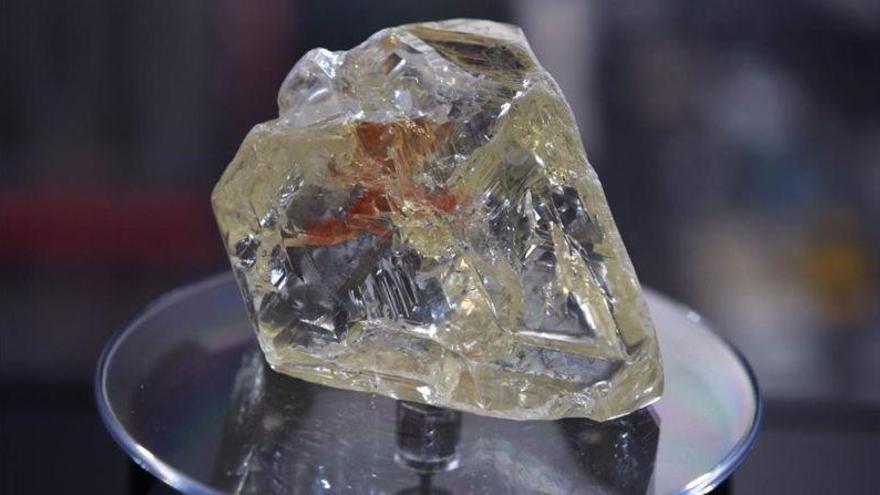 Sierra Leona vende uno de los diamantes más grandes del mundo