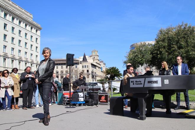 Vandalizado el piano de cola de Plaça Catalunya en Barcelona: sin teclas y ácido sobre el instrumento