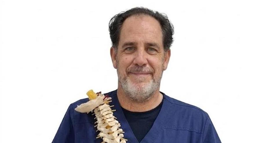 Escoliosis: cómo cuidar el corsé de un adolescente