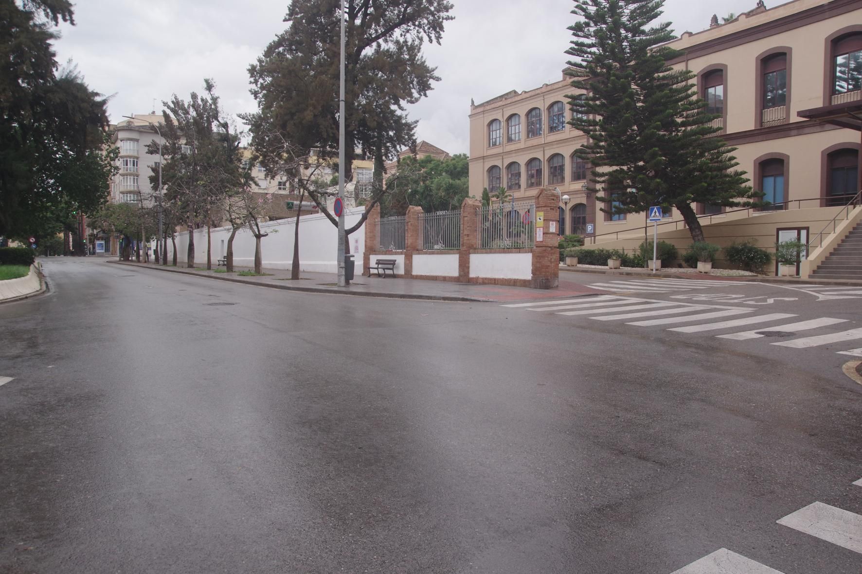 Calles prácticamente vacías en Málaga capital ante la alerta roja por riesgo de importantes tormentas