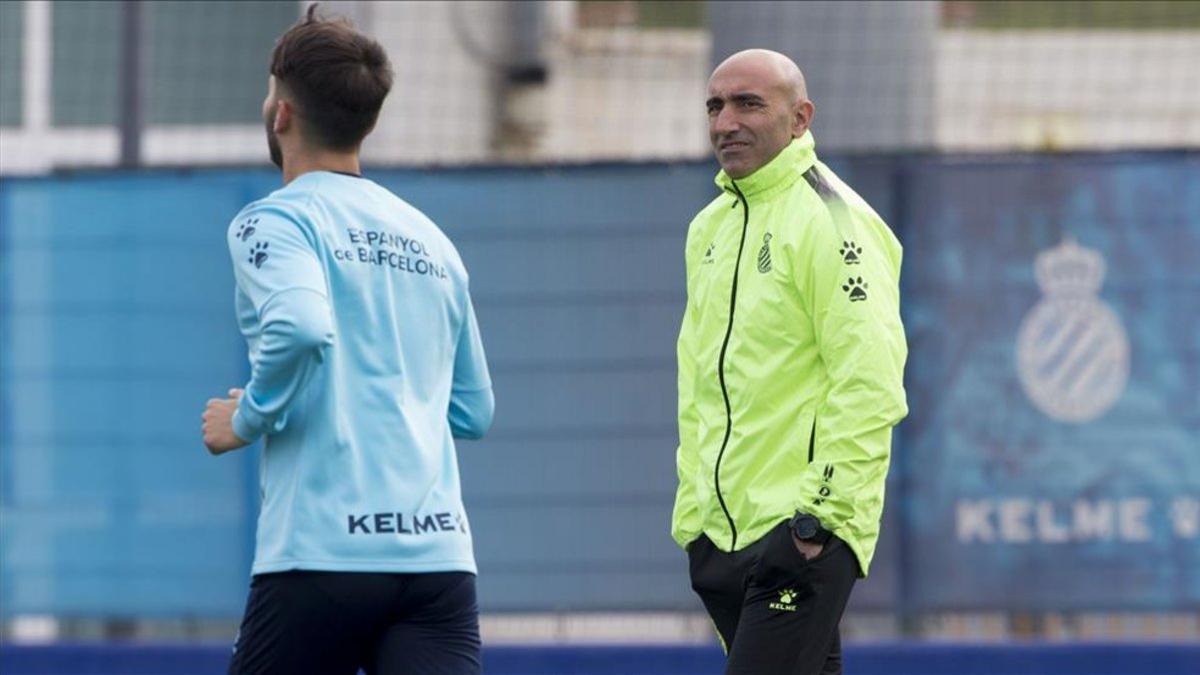 Abelardo espera romper su mala racha contra el FC Barcelona en su estreno como entrenador del Espanyol
