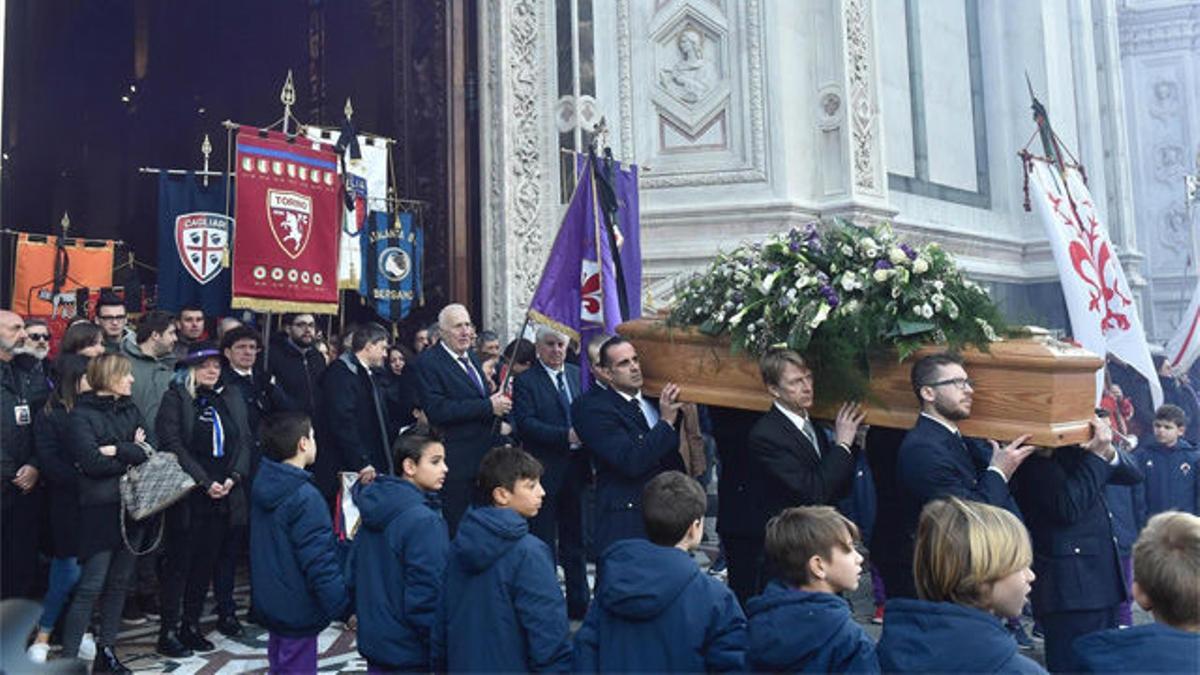 Multitudinario adiós a Davide Astori