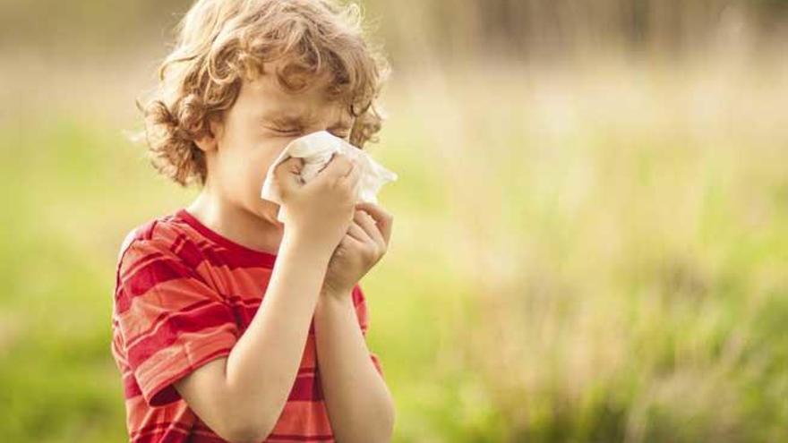 Niño afectado por la alergia.