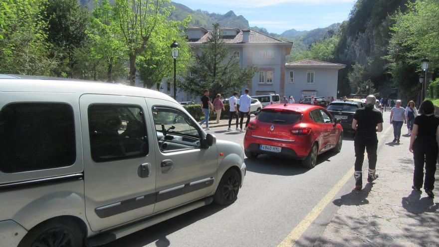 Caos circulatorio en Covadonga por la falta de reguladores