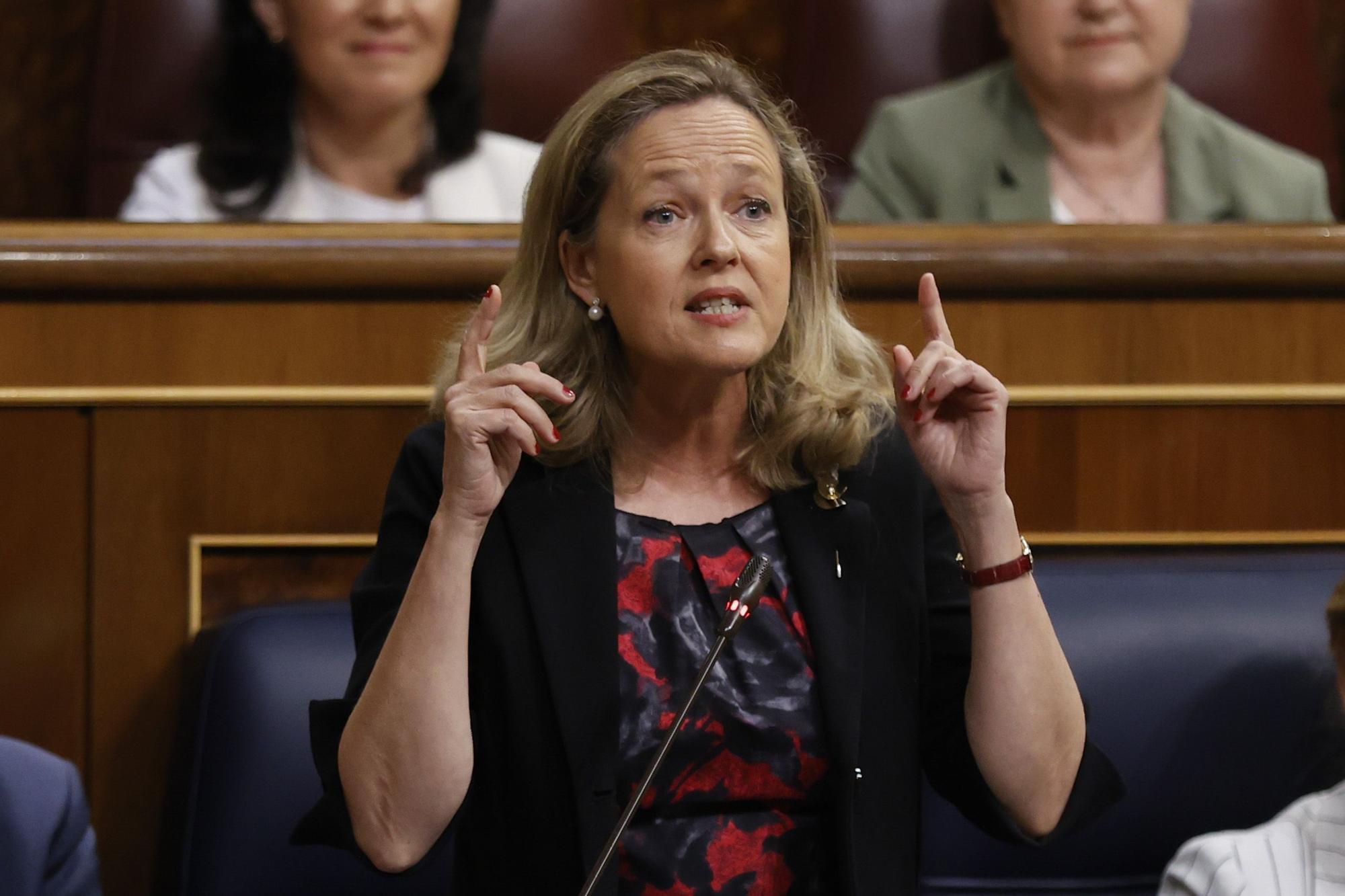 Sesión de control al Gobierno MADRID, 18/05/2022.- La vicepresidenta Primera del Gobierno, Nadia Calviño, interviene en la sesión de control al Gobierno celebrada este miércoles en el Congreso. EFE/Juan Carlos Hidalgo