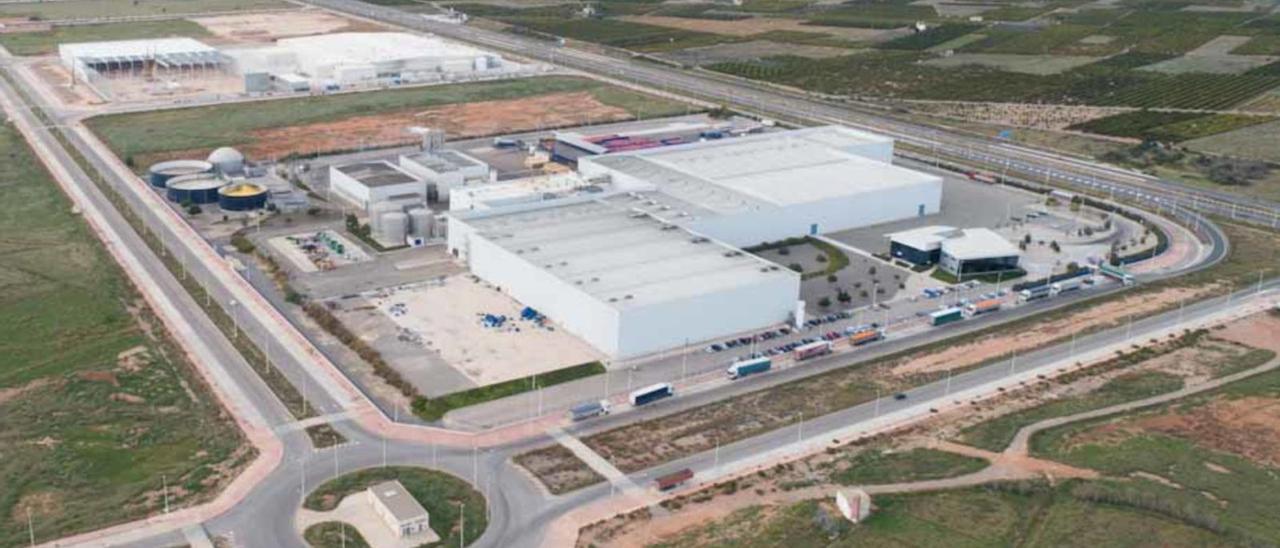 Una vista de la planta de Zumos Valencianos del Mediterráneo en Parc Sagunt. | DRONESMORVEDRE