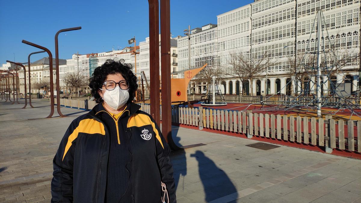 Paloma, cartera en A Coruña, protagoniza un vídeo de Correos para promocionar el Camino.