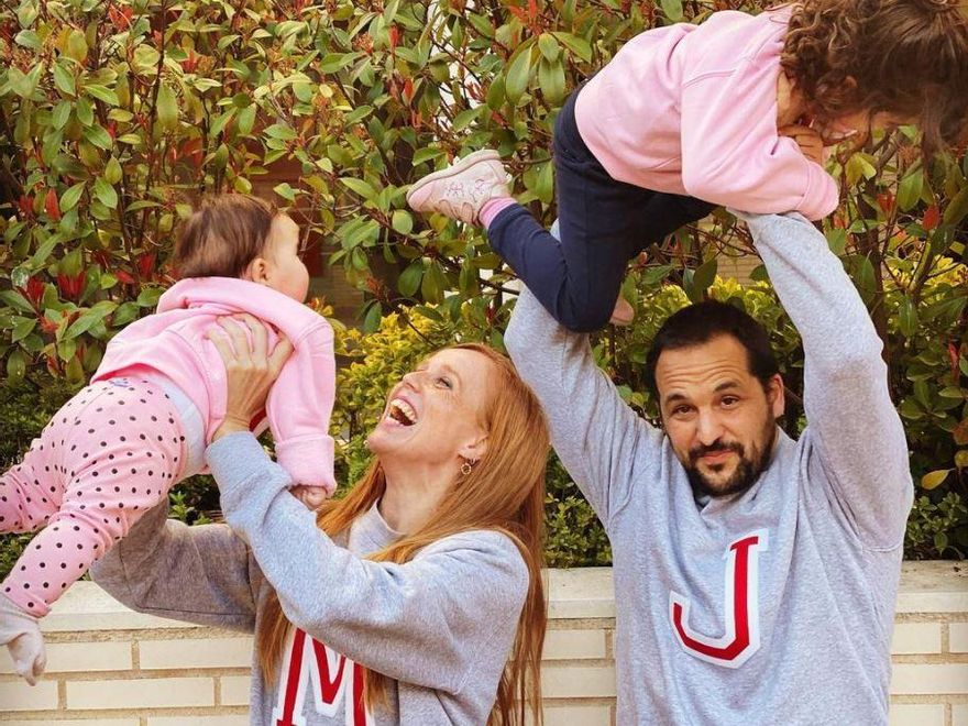 María Castro con su marido y sus hijas