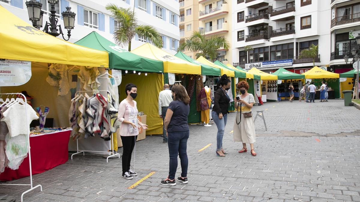 Feria de artesanía celebrada en Puerto de la Cruz.