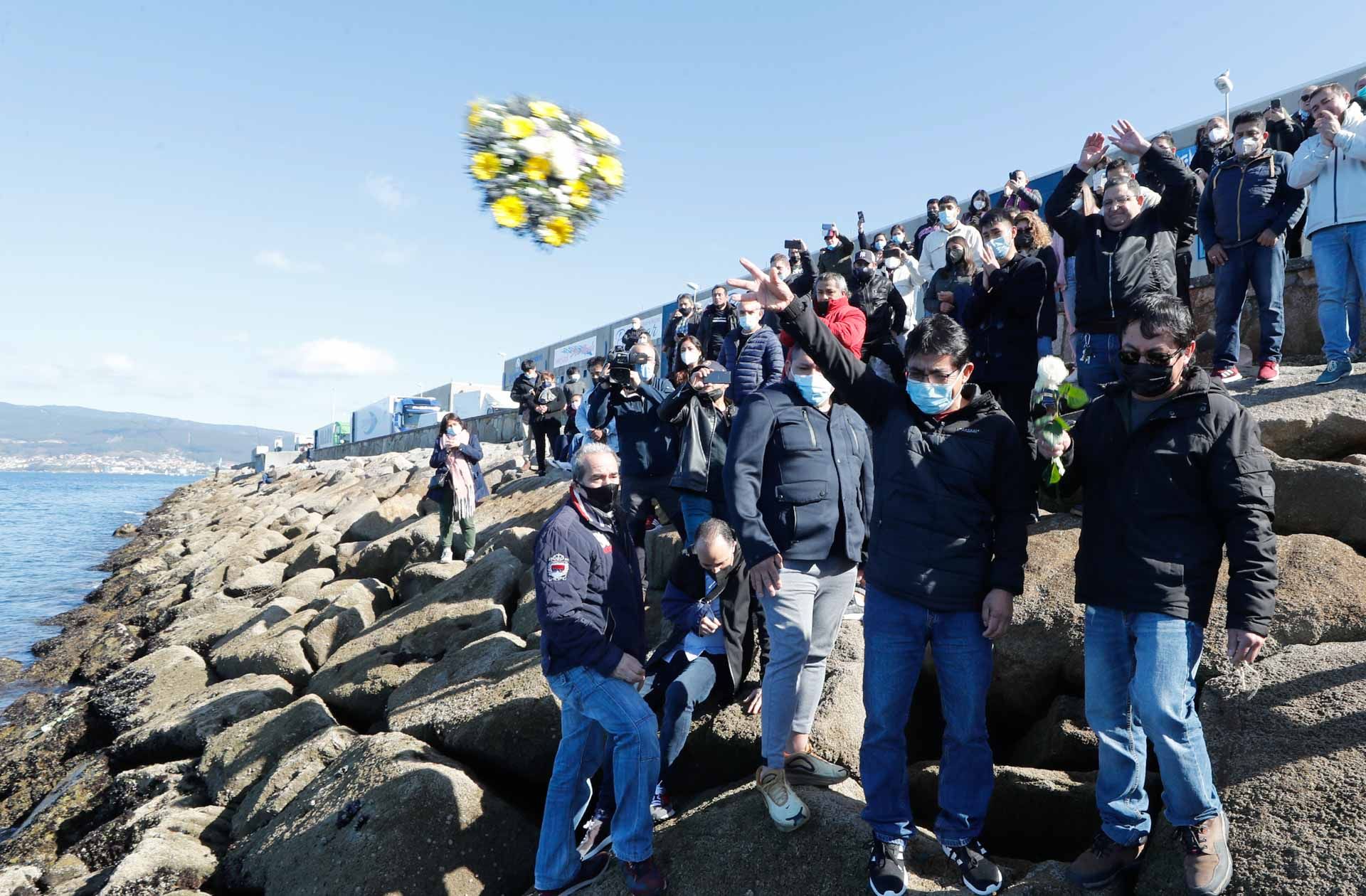 Homenaje alos fallecidos del Villa de Pitanxo