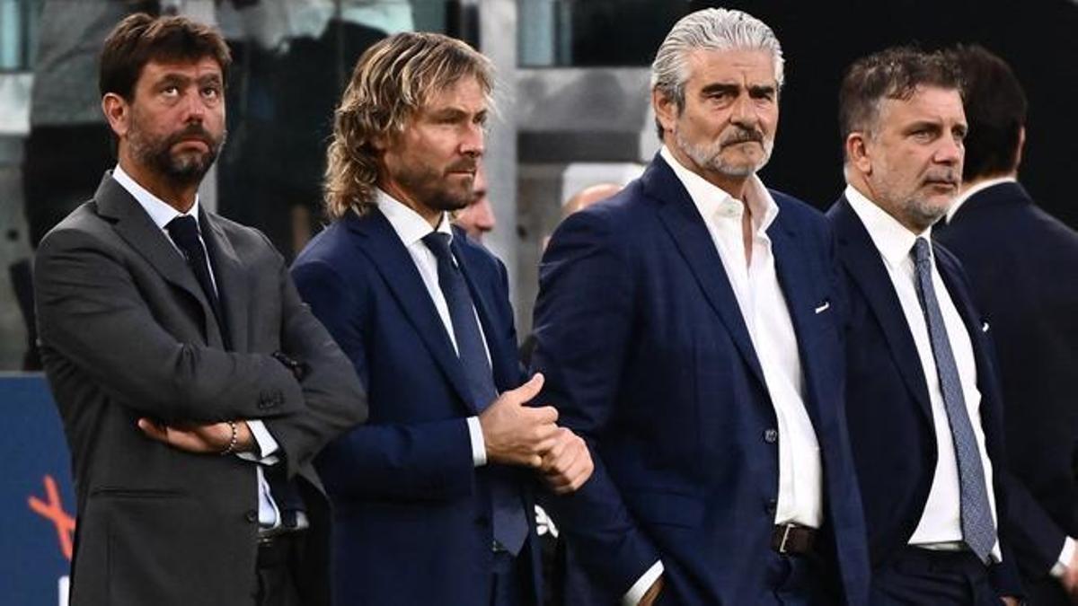 Andrea Agnelli, Pavel Nedved, Maurizio Arrivabene y Federico Cherubini en un partido de la Juventus.