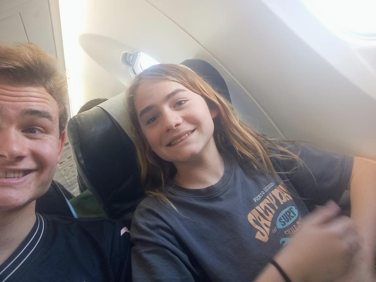 Galería: Aray y Adur viven la experiencia como suscriptores de Mediterráneo de viajar con el Villarreal a Girona
