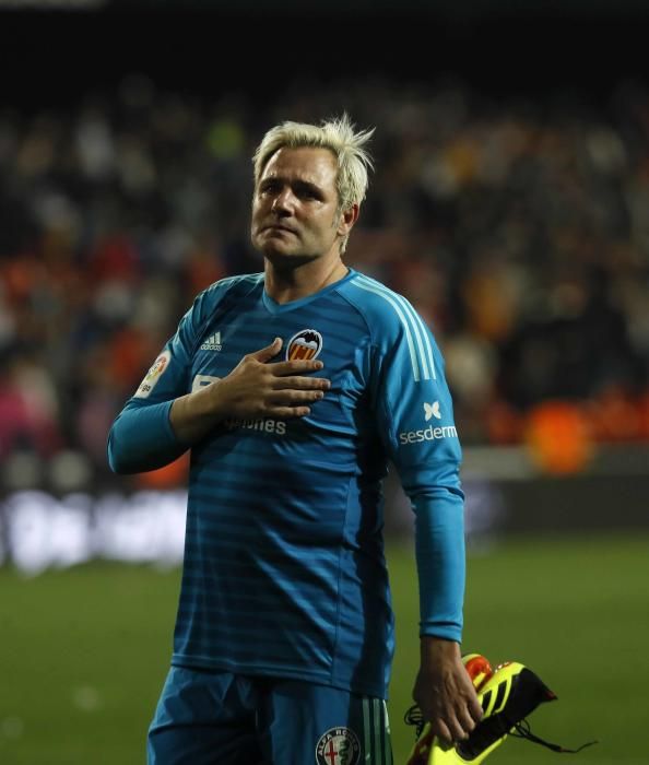 Cañizares llora al despedirse de Mestalla