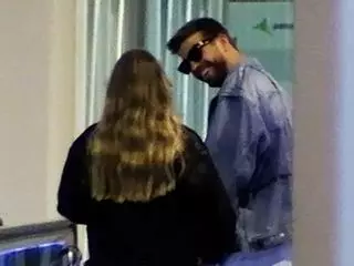 ¡Exclusiva! Piqué, de lo más cariñoso con Clara Chía tras su romántica escapada a París