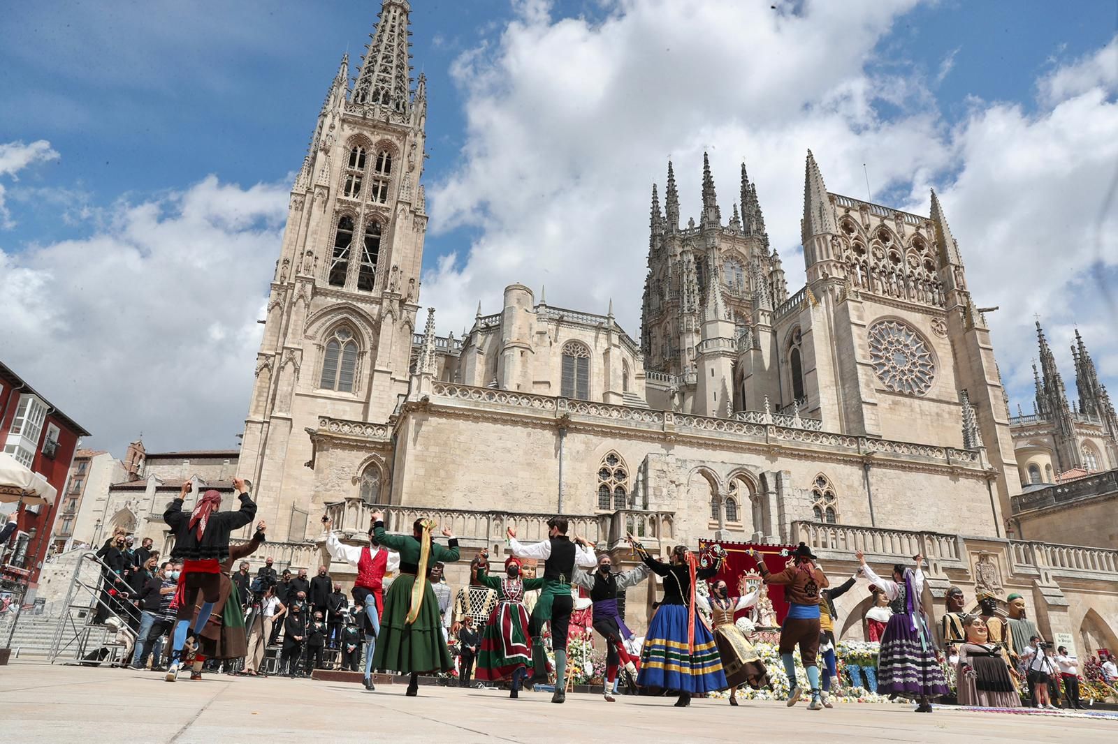 La corte mayor y la fallera mayor infantil visitan Burgos