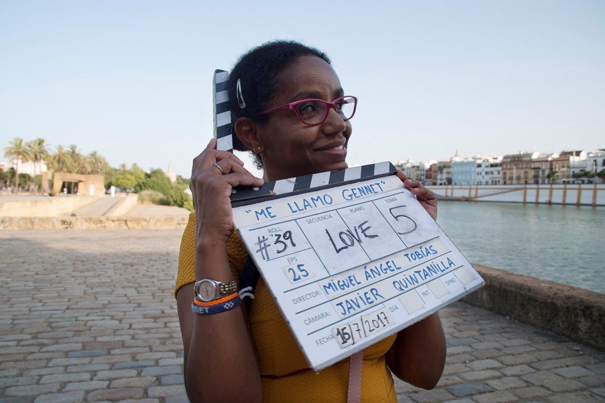 LA PRIMERA SORDOCIEGA DE EUROPA CON TITULO UNIVERSITARIO, GENNET CORCUERA, QUE SE INTERPRETA SI MISMA EN LA PELICULA " ME LLAMO GENNET ", SOSTIENE UNA CLAQUETA DURANTE EL RODAJE. GRAF3069. Sevilla (Spain), 31/03/2019.- An undated handout picture made available by Acca Media on 31 March 2019 shows Gennet Corcuera posing during the filming of the movie 'My Name is Gennet' in Seville, Spain. Gennet Corcuera plays herself within this film that narrates the story of her life. Gennet was born in Ethiopia and was abandoned when she was two at an orphanage in Addis Ababa where she met Carmen Corcuera, mother in law of the Spanish Ambassador in Ethiopia at the time, who adopted her and took her to Madrid where she started to study at ONCE's school and managed to achieve a university degree in Special Education to teach children like her. (Cine, Etiopía, España, Sevilla) EFE/EPA/ACCA MEDIA HANDOUT HANDOUT EDITORIAL USE ONLY/NO SALES Film on the story of the first deaf-blind woman to achieve / HANDOUT EDITORIAL USE ONLY/NO SALES. DISCAPACITADOS