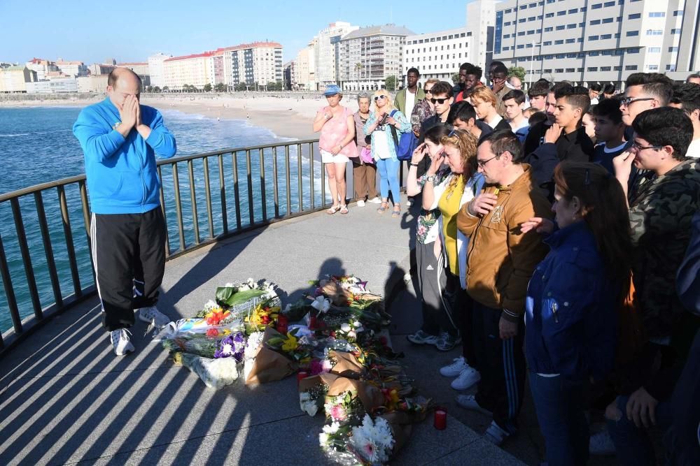 Homenaje en el Orzán al joven ahogado en la playa