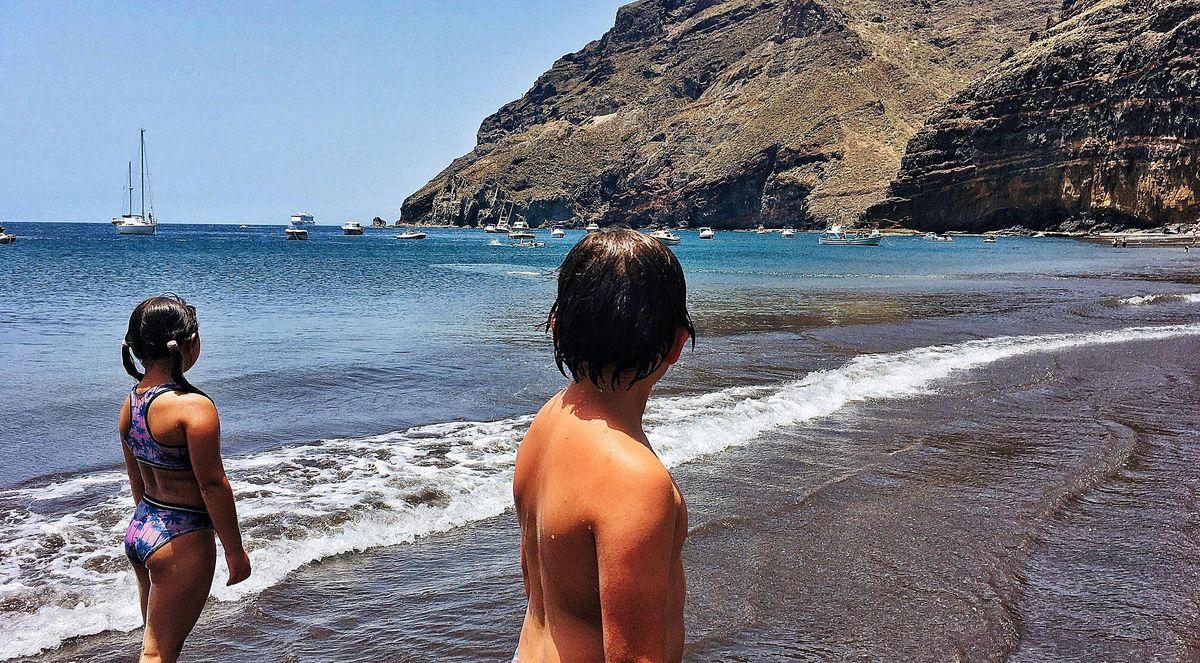 Captain Lucio Pasqua highlights every spot along the coast between San Andrés and Antequera.