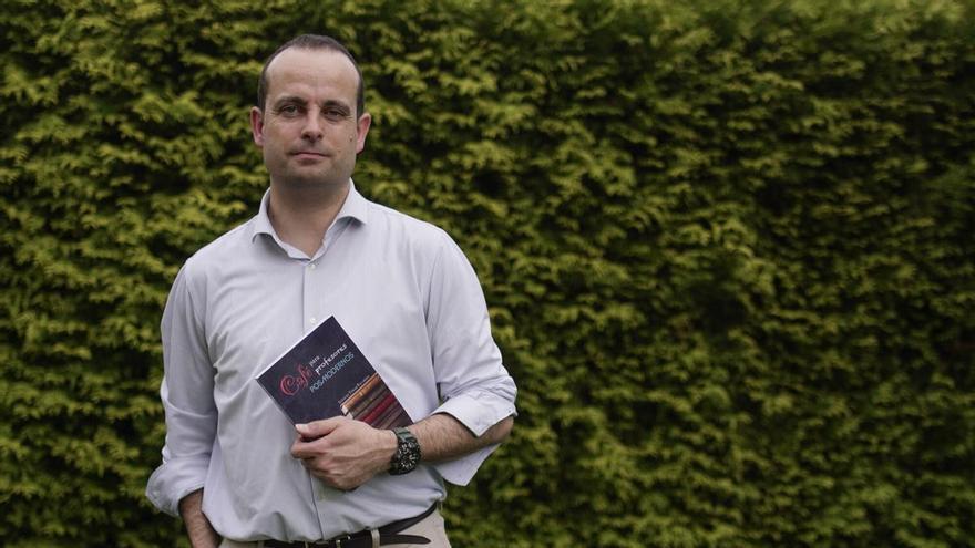 El profesor Ignacio Tosar presenta su manual de consejos para docentes principiantes: «Veo una crisis vocacional en la enseñanza y desilusión en compañeros»