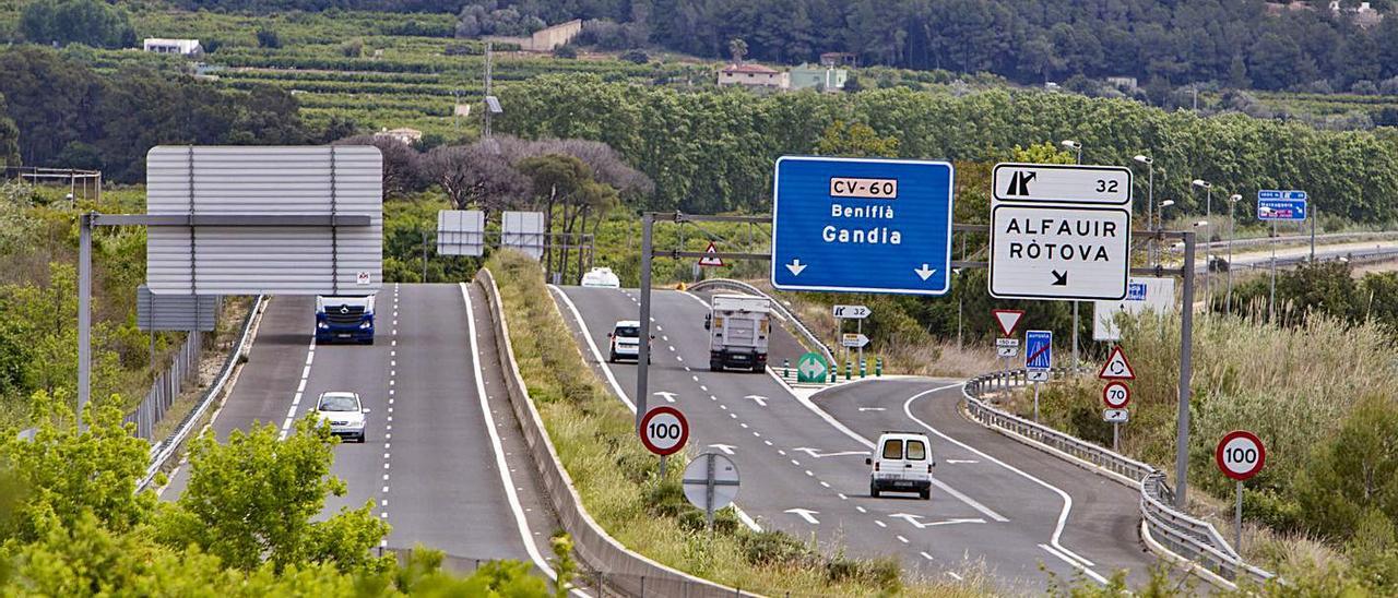 La CV-60, a la altura de 
Ròtova y Alfauir.  perales iborra