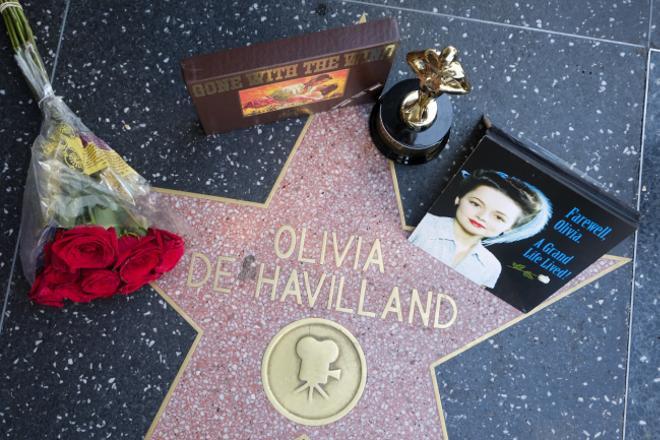 La estrella en el paseo de la fama de Olivia de Havilland