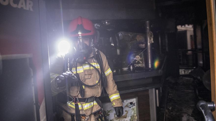 Fotogalería | El restaurante La Marina, calcinado por el fuego