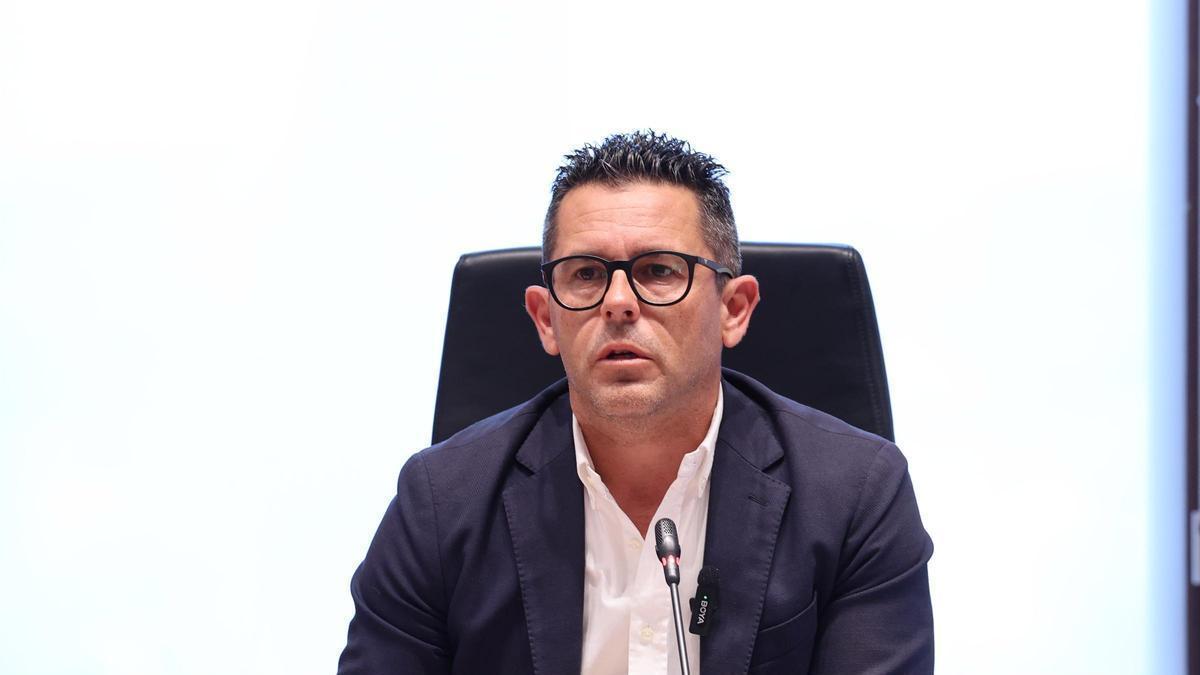 Rafael Trigueo en el pleno extraordinario del Ayuntamiento de Ibiza en Can Botino.