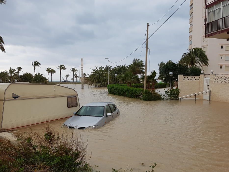 La playa de San Juan inundada tras el temporal