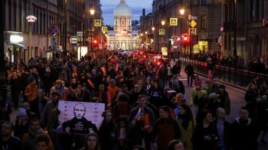 La marxa de protesta que els opositors russos van organitzar ahir a Sant Petersburg.