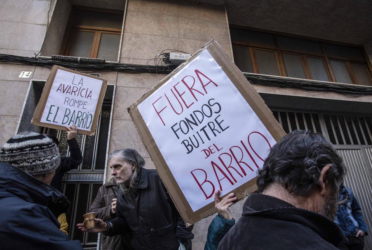 Tensión en Alicante por el desahucio a una pensionista en una vivienda propiedad de un fondo buitre