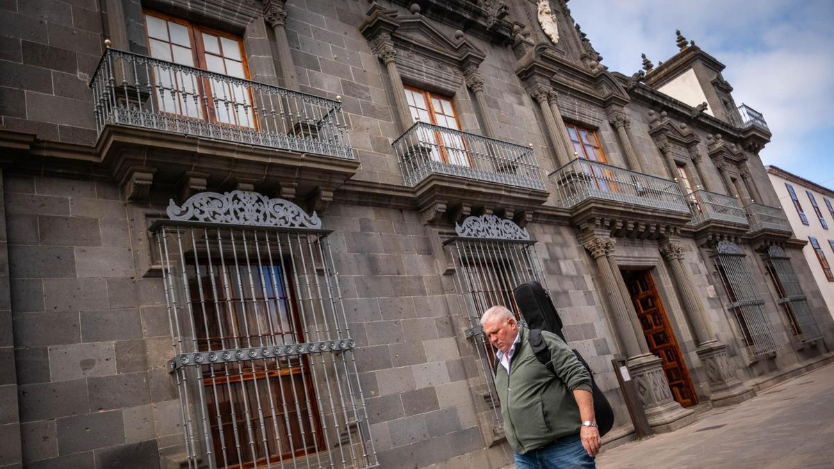 El exterior de la sede del Obispado de Tenerife.