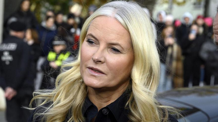 Terremoto en Noruega por las nuevas revelaciones sobre la amistad de Epstein y Mette Marit en vísperas del juicio por violación contra su hijo