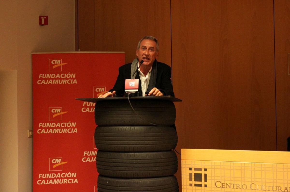 Pepe Barba interviene en un acto de la Fundación Cajamurcia.
