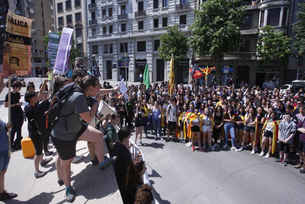 Manifestació d''estudiants universitaris a Girona