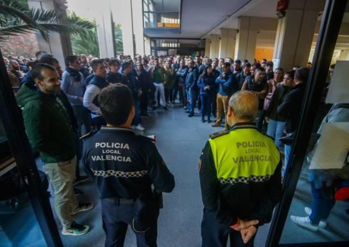 La Policía Local sacará en otoño unas oposiciones con más de 200 plazas