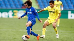 Cucurella controla un balón en el partido contra el Villarreal.