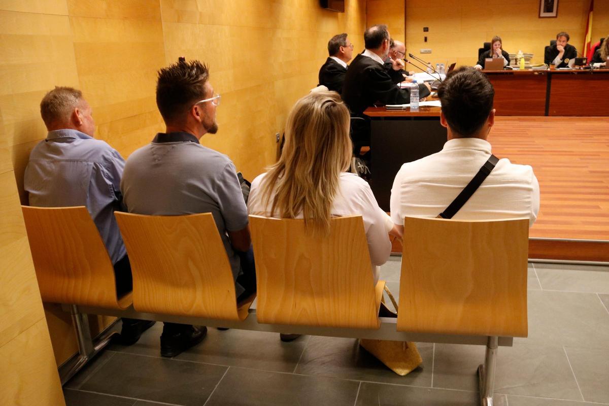 Quatre dels acusats d'integrar una organització criminal que fabricava narcollanxes a l'Alt Empordà.