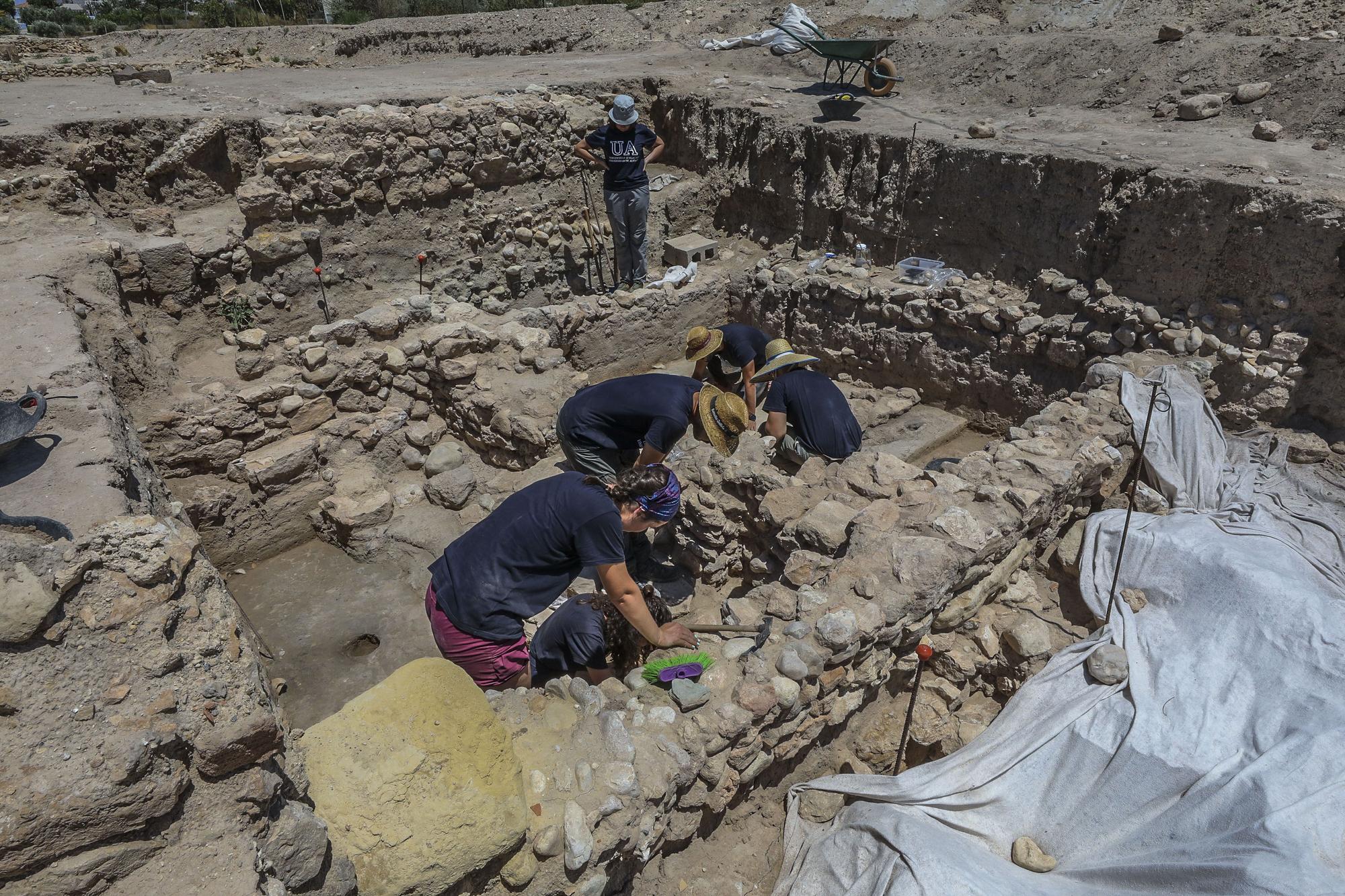 Primeras casas íberas halladas en las excavaciones en el yacimiento de La Alcudia en Elche