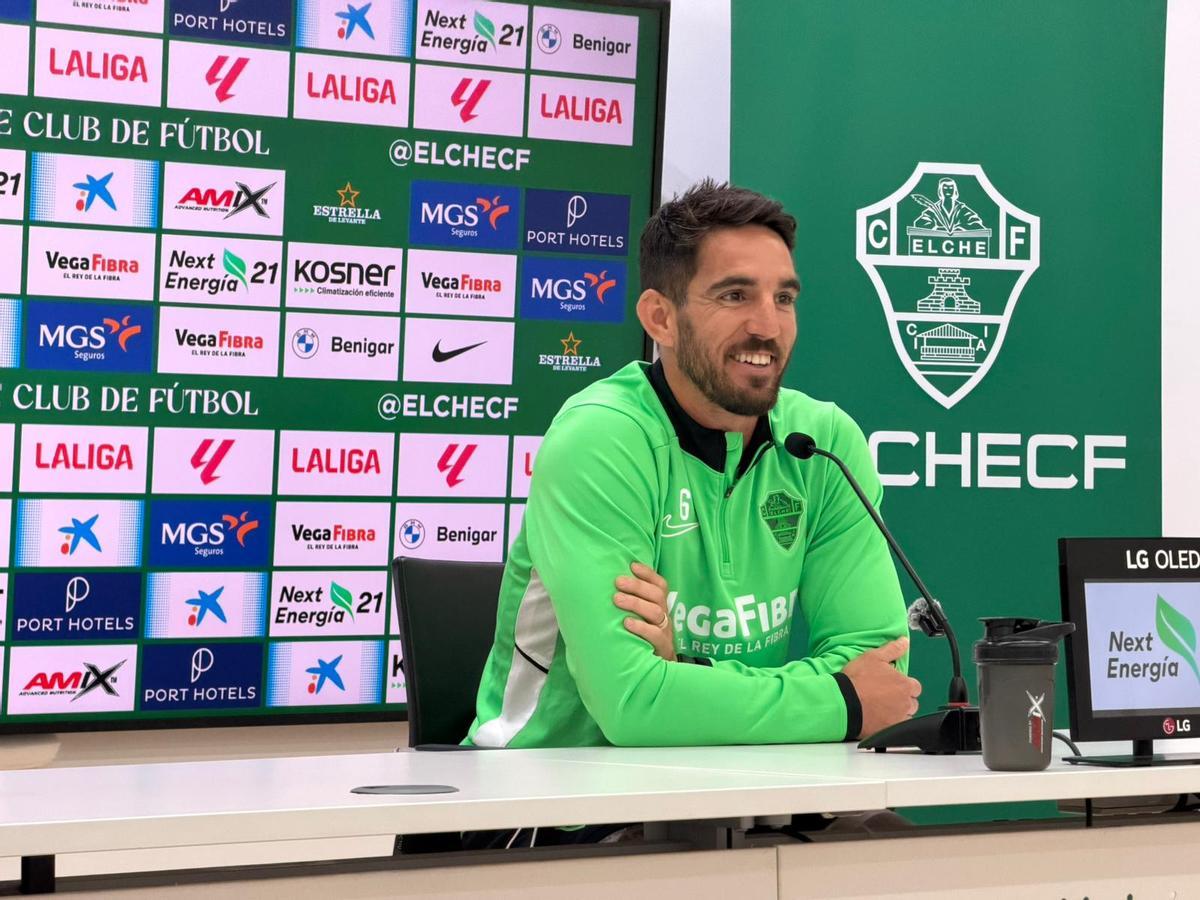 Pedro Bigas, sonriente en la comparecencia de este miércoles, en el Martínez Valero.