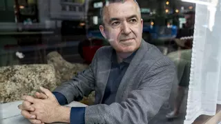 Lorenzo Silva, en el pódcast del suplemento ABRIL: "Muchos solo quieren acercarse a la historia de la lucha antiterrorista desde dimensiones parciales para no molestar mucho"