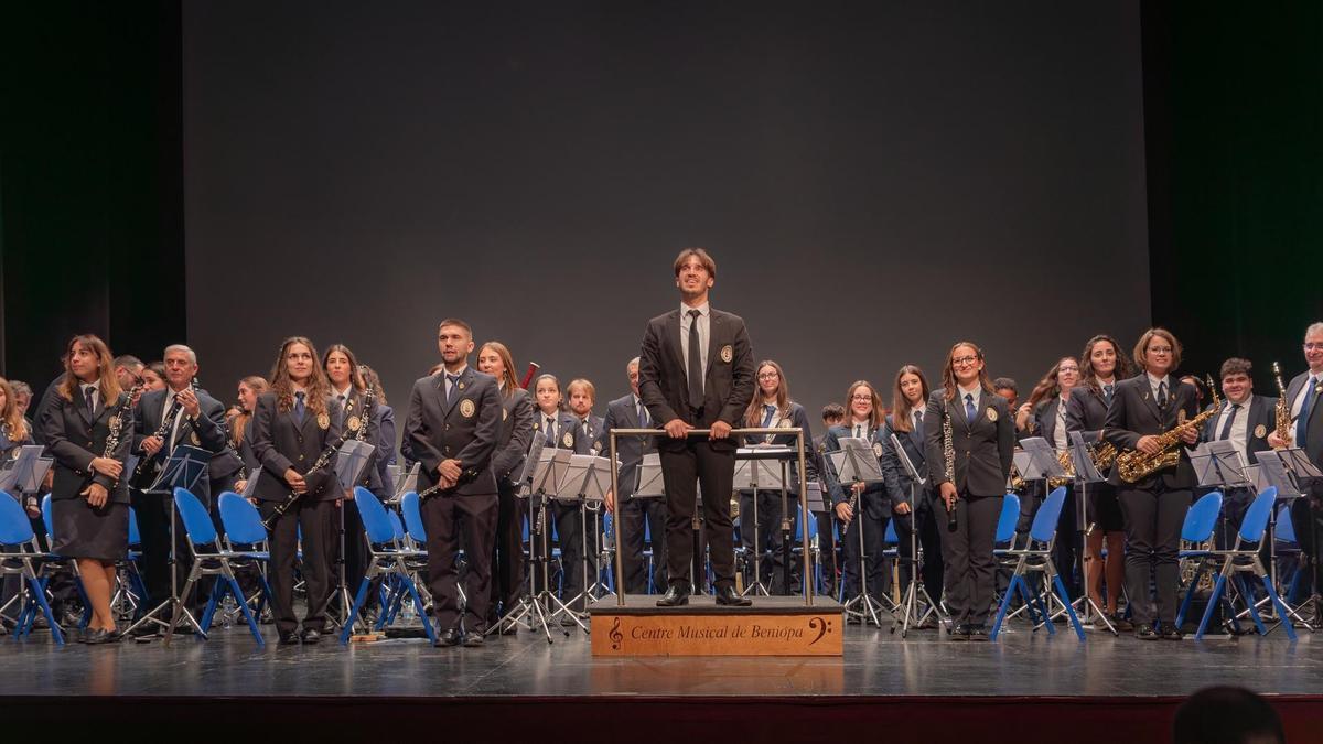 La Banda Centre Musical Beniopa actúa en el Teatre Serrano de Gandia