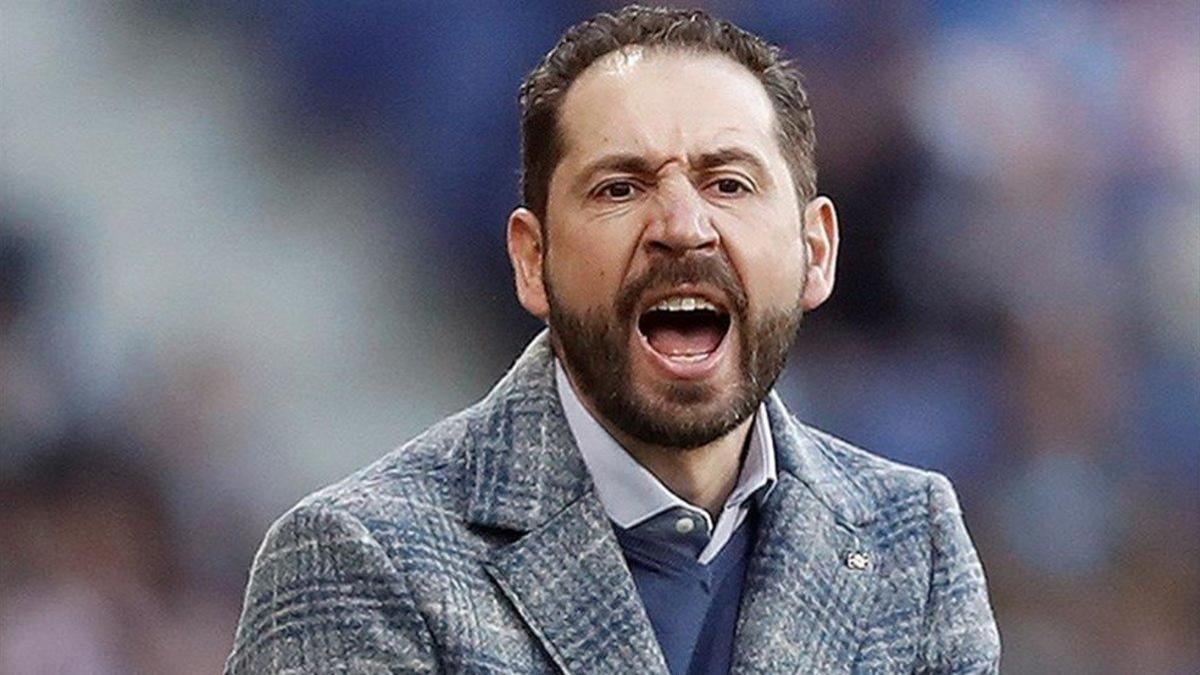 Pablo Machín dando órdenes