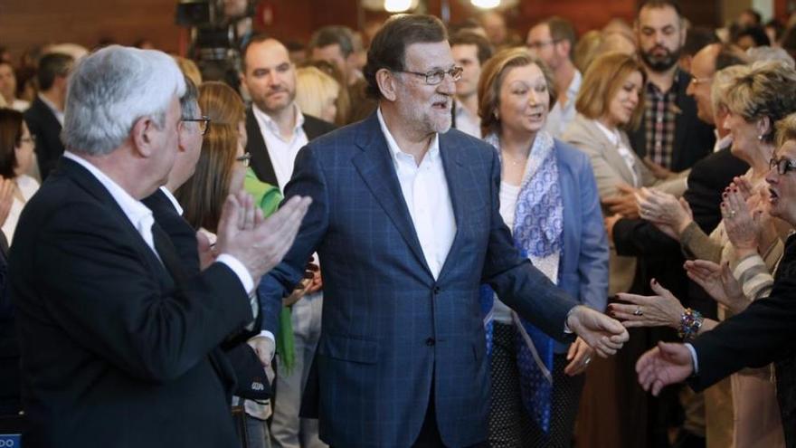 Rajoy obvia el &#039;caso Soria&#039; y sigue con la precampaña