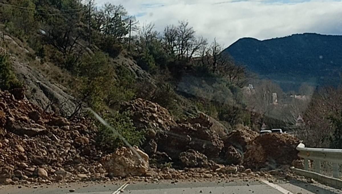 Un desprendimiento de rocas ha obligado a cortar la N-260 entre Aínsa y Boltaña.
