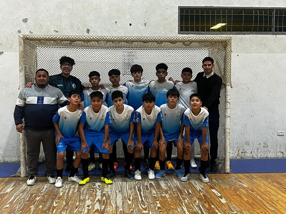 Integrantes de la escuela de fútbol del Centro Asturiano de Comodoro Rivadavia