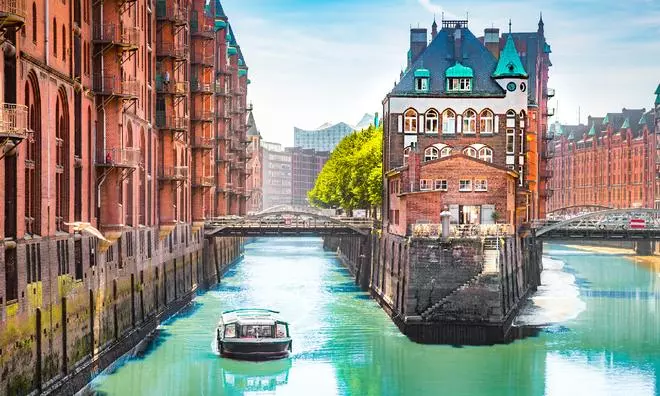 Cinco ciudades con canales que son un sueño viajero (y ninguna es Venecia)